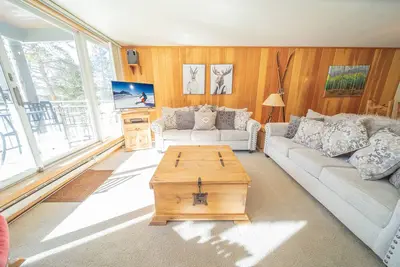 Image de Views! Family Condo w/Shuttle to the Slopes