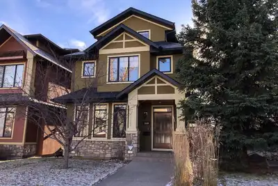 Image de Stay, work and relax… Executive House in Nw Calgary