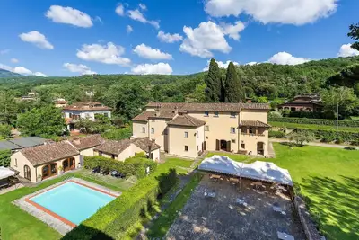 Image de Santa Flora - Villa de vacances de luxe avec piscine à Capolona, en Toscane