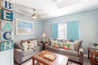 Image de Charming, dog-friendly condo w/ a shared pool & free WiFi - near beach access