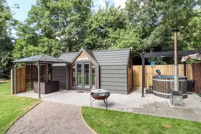 Image de Willow Lodge At Bridge Lake Farm & Fishery, romantic in Chacombe