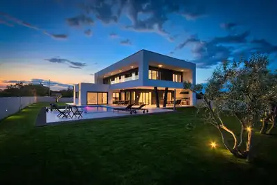 Image de Maison de vacances avec piscine privée pour 10 personnes env. 308 qmà Banjole, Istrie (Istrische Riviera)