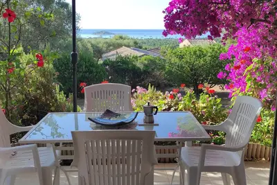 Image de Mini Villa climatisé, vue mer extraordinaire, jardin privé cloturé, oui les animaux