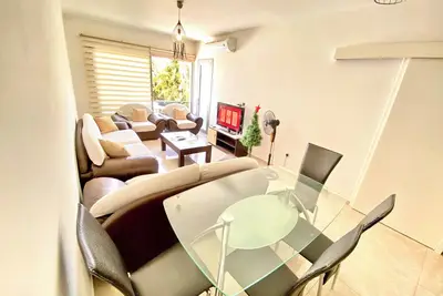 Image de 2 Bedr & 4 Beds & 1 Bathr & Fully Kitchen & All rooms Ac & close all amenities