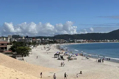 Pretty view of the whole beach RealStay3