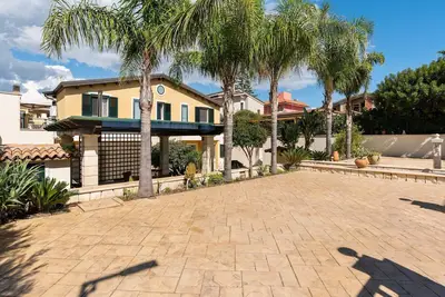 Image de Appartement près de la mer avec patio