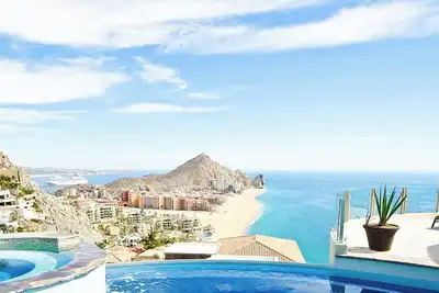 Image de Oceanfront Mansion with Breathtaking Views of the Pacific, Sunset, Whales and th