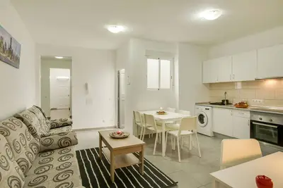 Image de Appartement \"1a Van Halen\" près de la mer avec Wi-Fi et ventilateurs