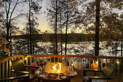 Image de Litchfield Hills Lakefront Home! Amazing location, views and sunsets