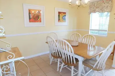 Image de G2  great extra glassed in dining area, 3bed 2. 5 b