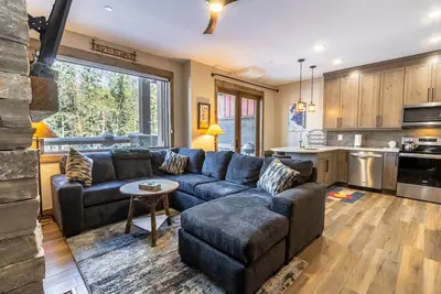 Image de New Complex Close to Shuttle for Easy Access to Resort w/ Private Patio!