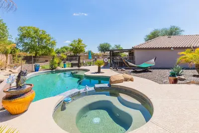 Image de Backyard Oasis with Private Pool & Putting Green!