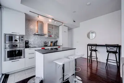 Image de Next2 Cn Tower / Union - 2br/1. 5 Bath Condo