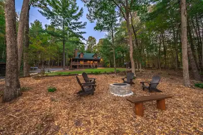 Image de 6-Acre Mountain Cabin • Hot Tub • Views • Fire Pit