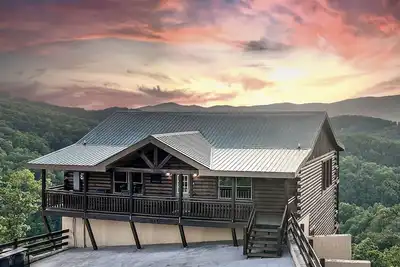 Image de Soaring Views Lodge: Indoor Pool, Theater, Game Room & Epic Cliffside Views