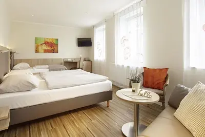 Image de Multi-bed room with shower and Wc - Hotel \"Zum Stern\"