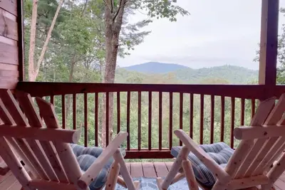 Image de The Wine Retreat Cabin\" - Relax & Uncork!