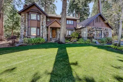Image de Family-friendly home w/ a beautiful yard & deck - close to the lake & ski slopes