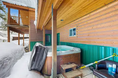 Image de Perfect cabin near town with shared hot tub, full kitchen & free WiFi