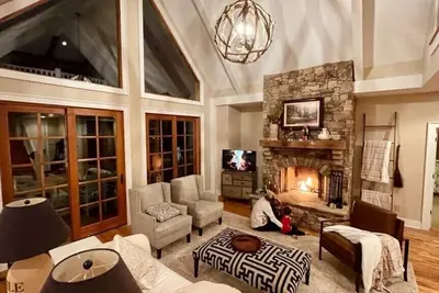 Image de Luxury Mountain Home: Golf, HotTub, Mountains, Lake, and Trillium Club amenities