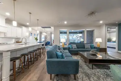 Image de Spacious Home in Great Location: Hot Tub, Putting Green & Game Room 4 Full Baths