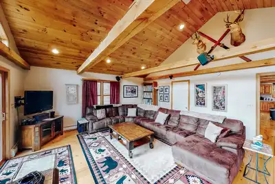 Image de Two-story, dog-friendly house