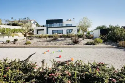 Image de New vacation home for up to 8 people with private heated pool in Portugal!