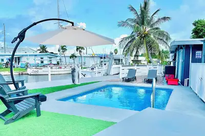 Waterfront Sunway Lagoon  *Huge Private Dock*