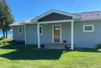 Image de Waterfront home on Lake Michigan with views of St Helena Island Lighthouse