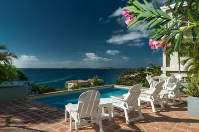 Image de Luxury 4 bed / 3 bath - Be As You Are Villa - Cruz Bay, Poolside, Ocean Views!
