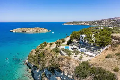 Image de Kea, above the sea, superb views, near beach.
