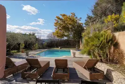 Image de Au coeur de la Provence: Villa spacieuse avec piscine privée et belle vue