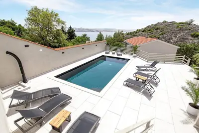 Image de Maison confortable à Cesarica avec.