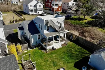 Image de Beach House w/ a View! Walk to Beach and Newport