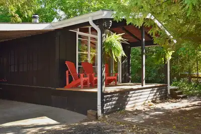 Image de Charming 4-bed cottage by Lake Huron's sunsets.