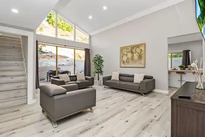 Image de 4-Bedroom Private House with Heated Pool & Spa