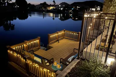 Image de Luxury Lakeside Home! Private Pool, Dock, Outdoor Kitchen, & Private Courtyard!