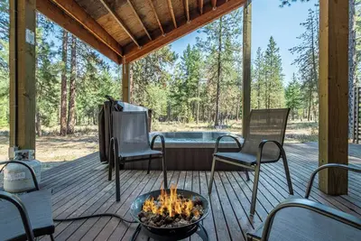 Image de Pine Acres-Hot Tub, Wifi, Grill, Deck, Firepit