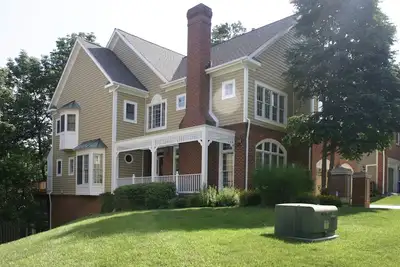 Image de Luxury Living Locale - Lower Level of Home Near Rock Creek Park