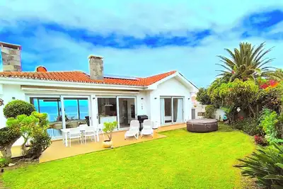 Image de Super Comfortable Nature Villa in front of the Sea, with Jacuzzi and Sauna.