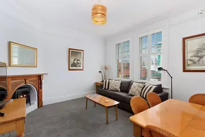 Image de Historic Haven Two storey Pad in Perfect City Spot