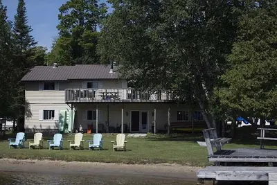 Image de Sandy Maple Cottage - Haliburton Lakefront Luxury Cottage