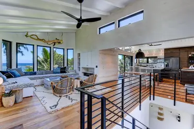 Image de Beachfront, Modern Home, Just Steps to the Sand