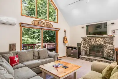 Image de 4br/3ba ★ hot tub, sauna, billiards, A/C, & grill!