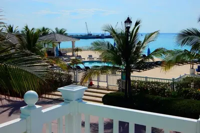 Image de \"Infinity Poolside\" - Ocean Villa 2 Br / 3 Ba