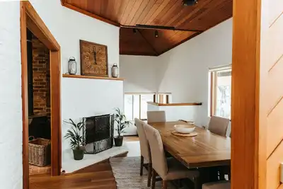 Image de Perfect retreat for friends and family surrounded by mountains and meadows