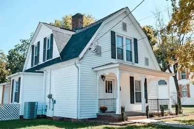 Image de Historic Downtown Sevierville Home near Dollywood