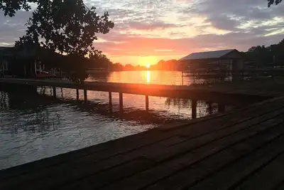 Image de Spacious Lakehouse with Gorgeous Lake Views and Lots of Activities
