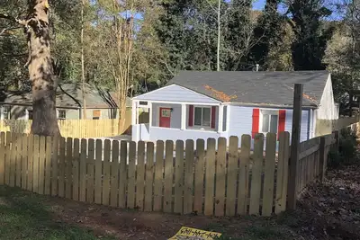 Image de West End Atlanta Hideout getaway! Privacy is Key! Close to everything