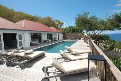 Image de The Villa Serenity - Stunning Port View & Pool!